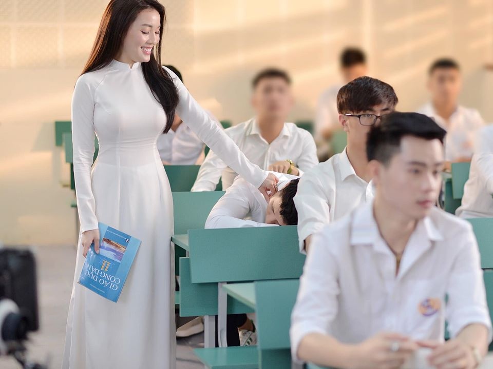 Hot girl co giao anh 5