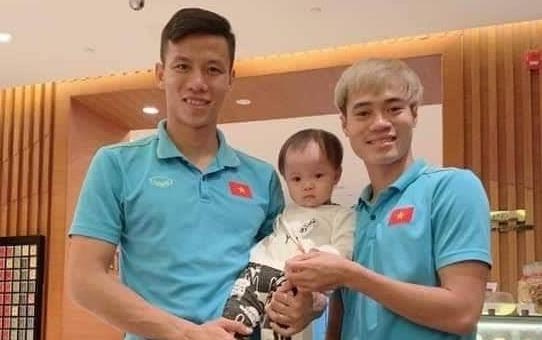 Van Toan bi fan giuc cuoi khi noi muon co con cho bang anh em hinh anh