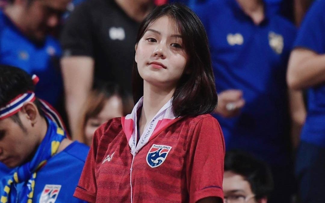 Ba bong hong co dong vien cua tuyen Thai Lan hinh anh