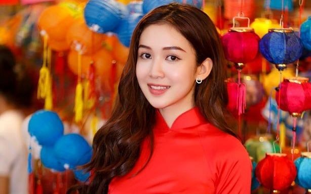 Nu sinh 2K1 truong Hutech la MC truyen hinh, nguoi mau anh hinh anh