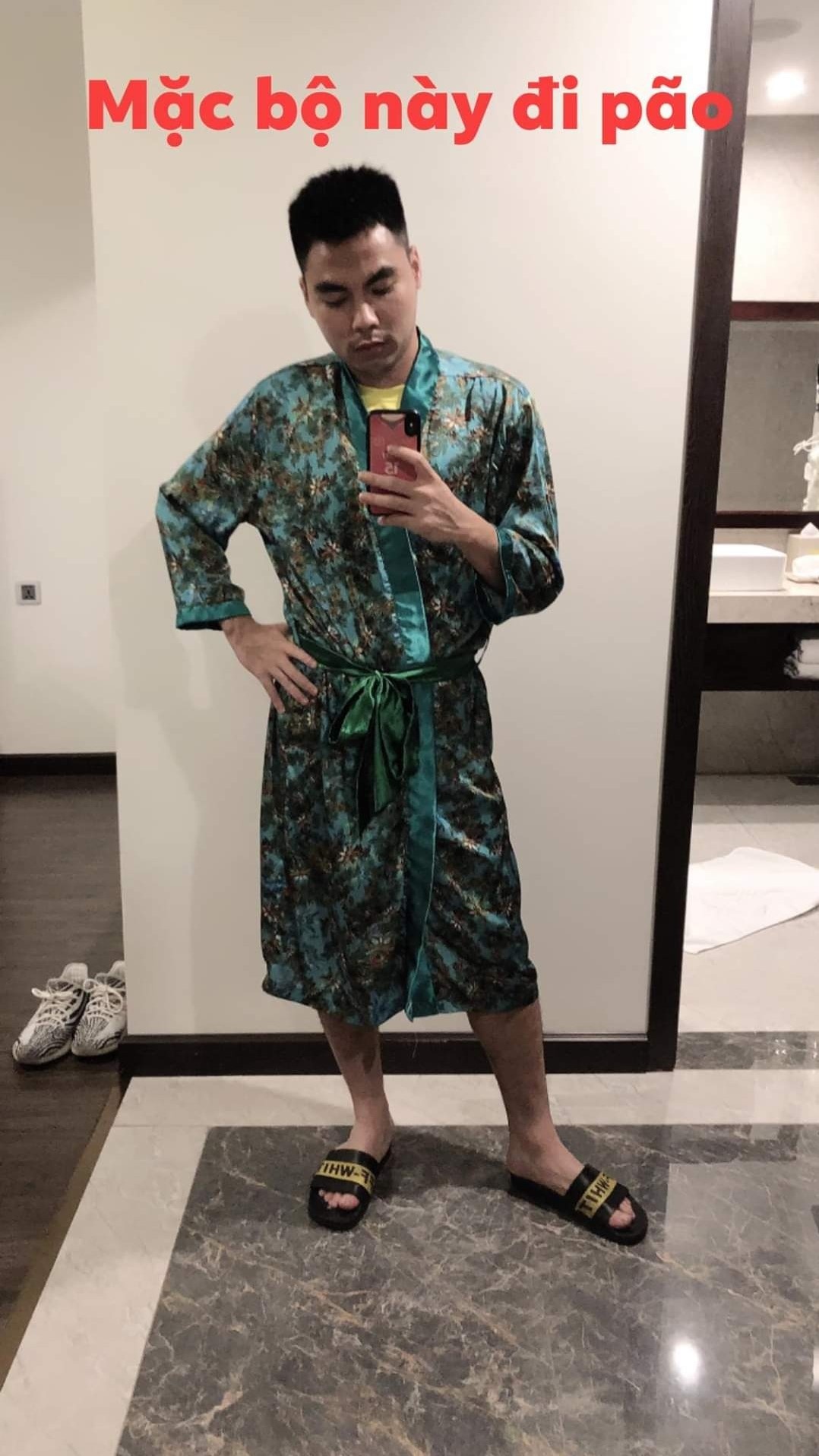 Duc Huy doi mac ao ngu di bao anh 4