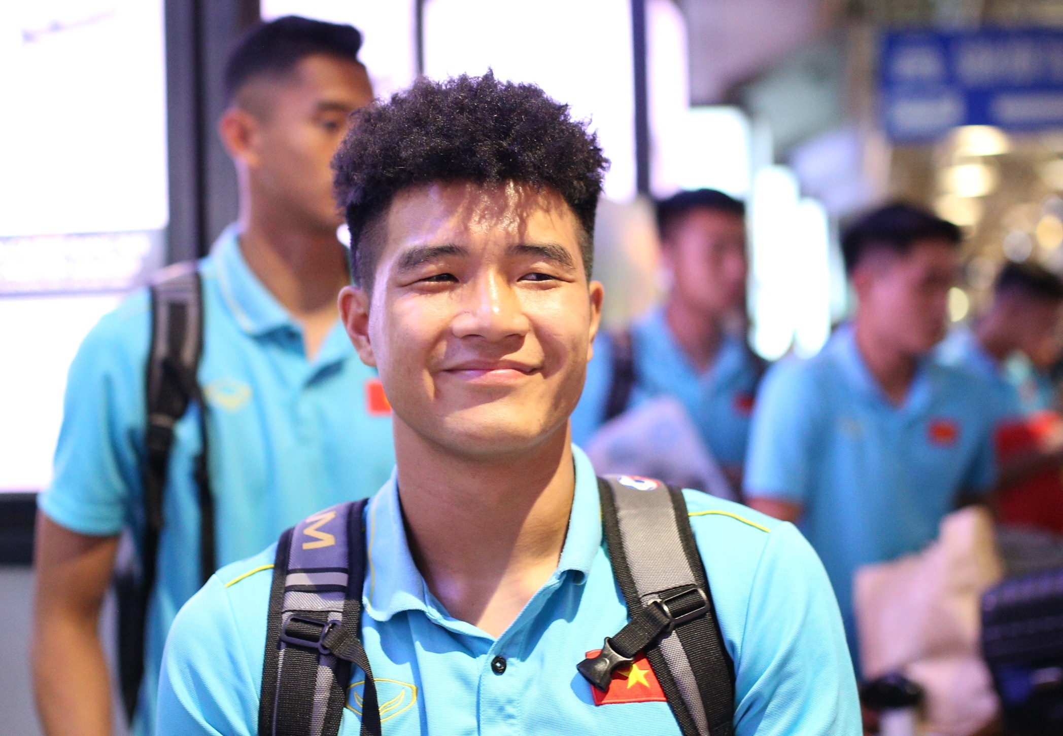 Cau thu U22 khoe tai ca hat anh 6