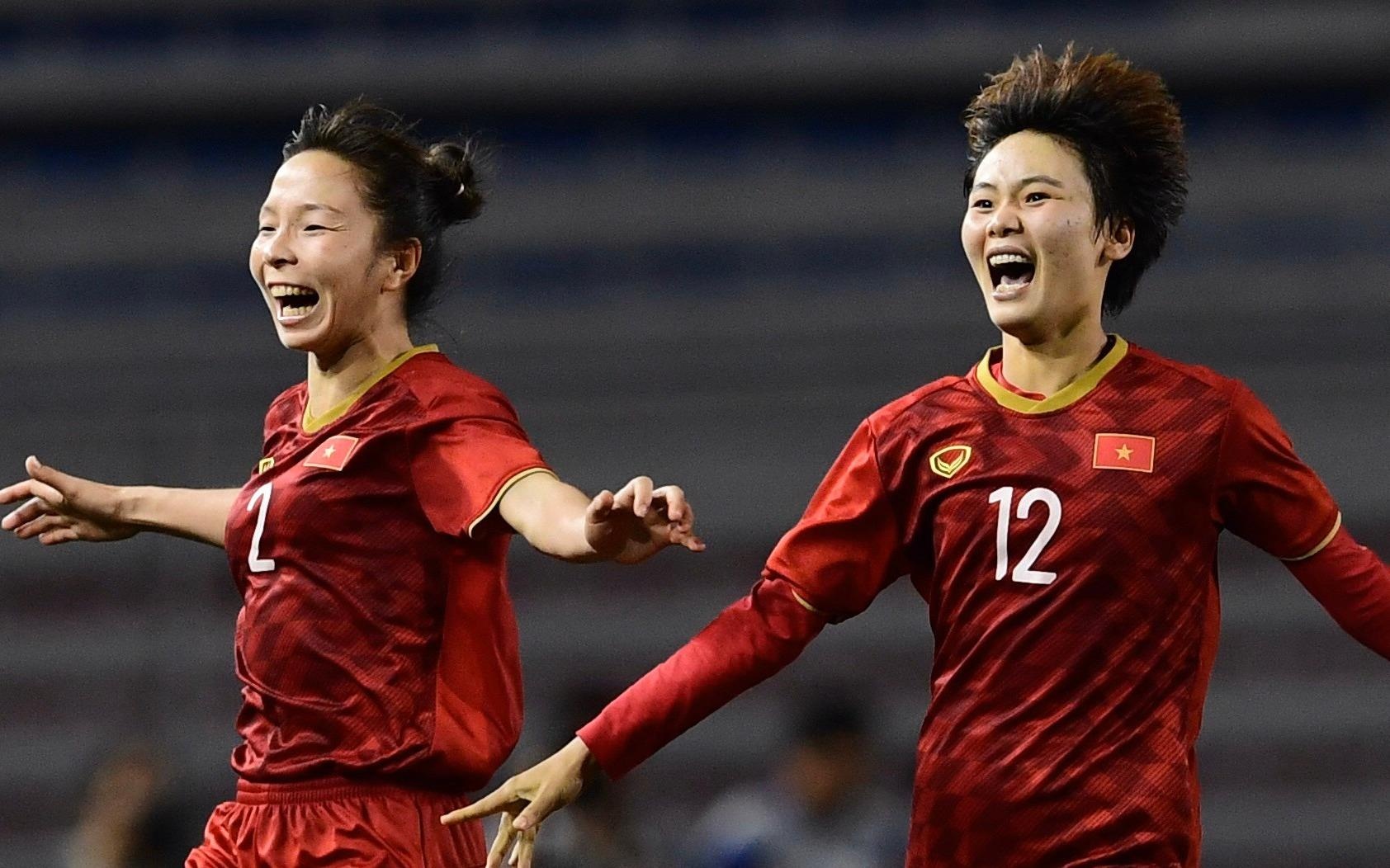 Quang Hai chuc mung, Duc Huy muon moi tuyen nu VN di an bun dau hinh anh