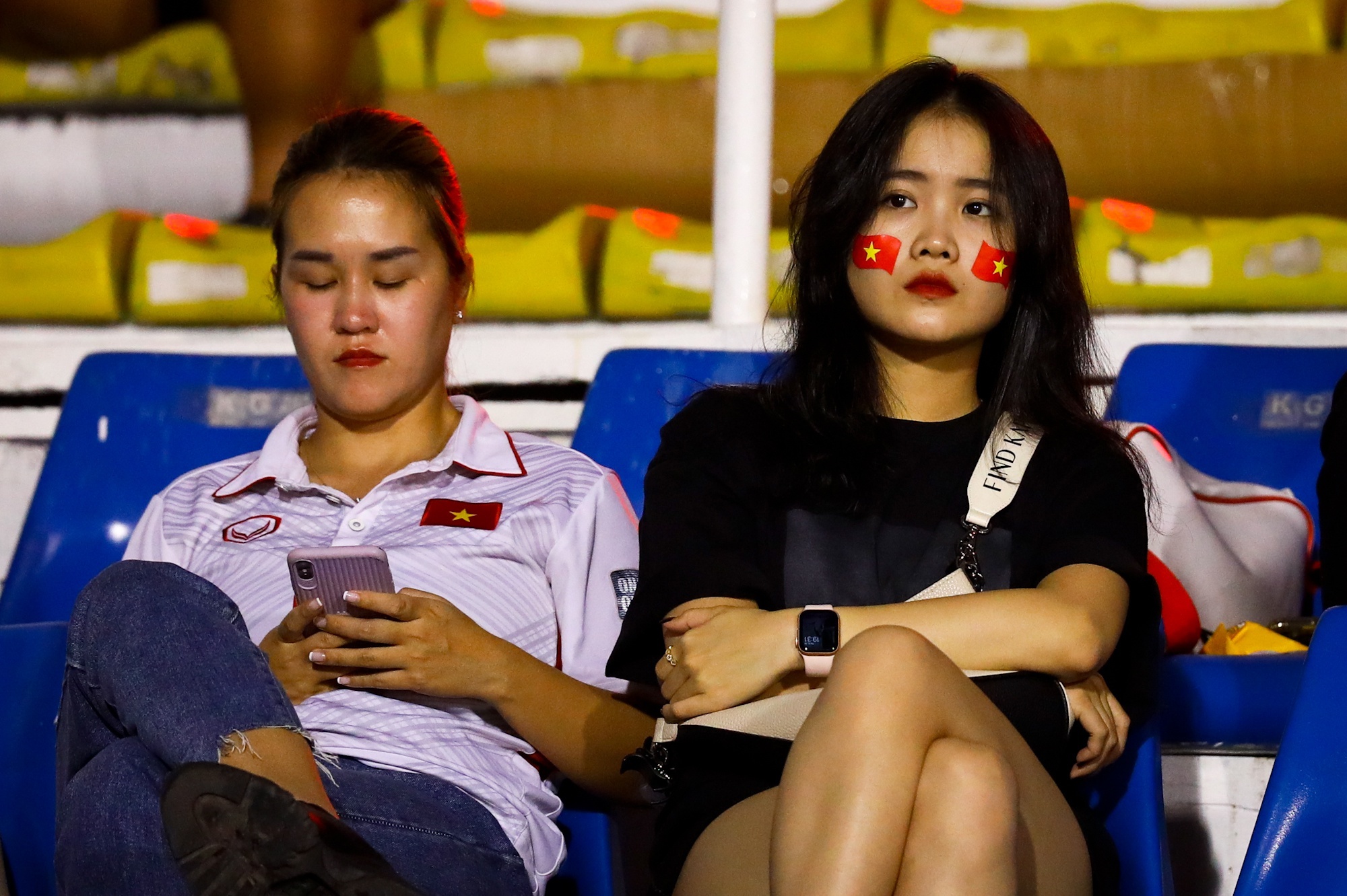 Doan Van Hau va ban gai anh 2