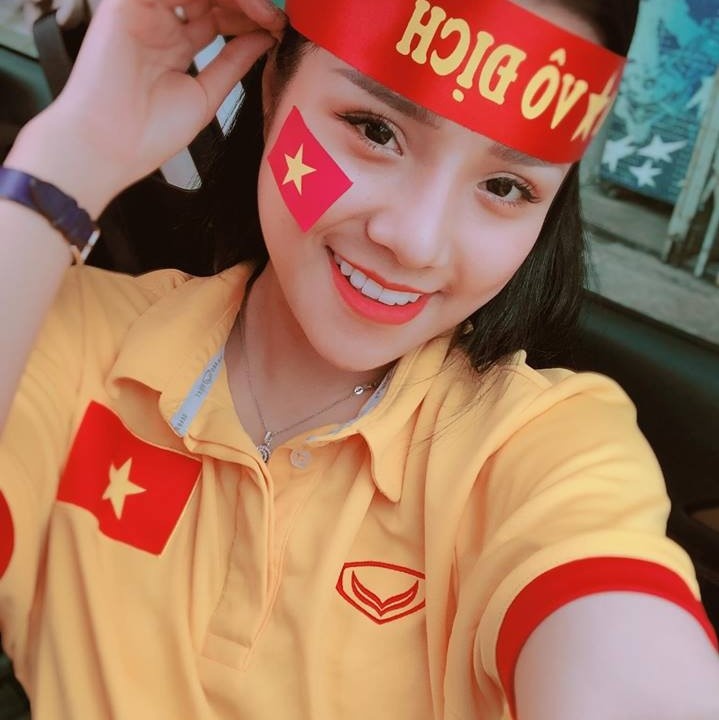 Ban gai cau thu anh 13