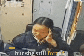 Bi mang den phat khoc, nhan vien thu phi van co gang cuoi tuoi hinh anh