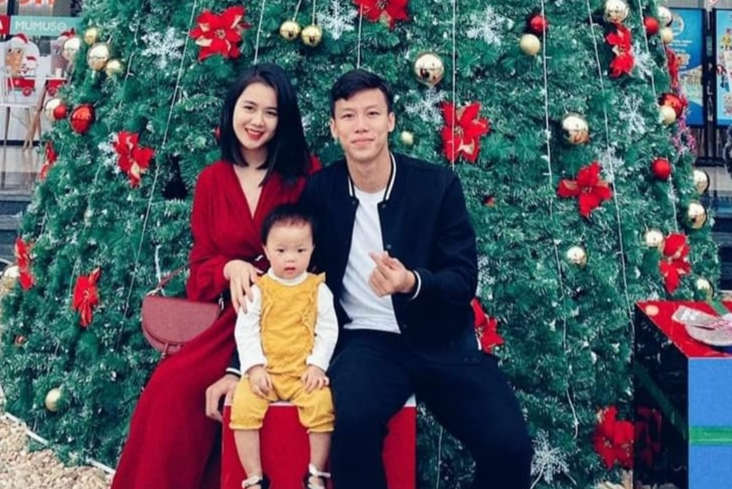 Hai Que vui ve ben gia dinh, Van Hau don Giang sinh dau tien o Ha Lan hinh anh