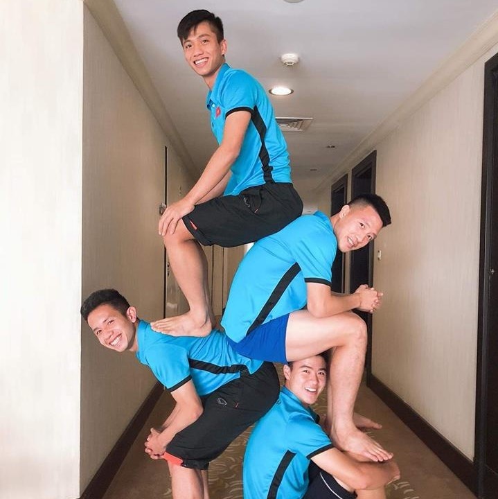 Van Hau va Ha Lan anh 8