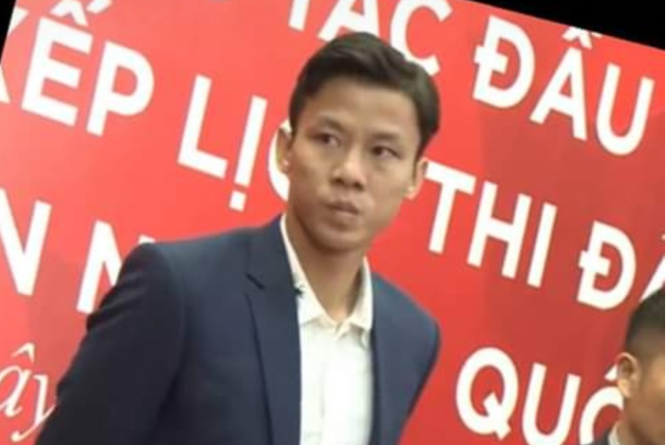 Que Ngoc Hai va dan cau thu bi WAGs dang anh 'dim hang' hinh anh