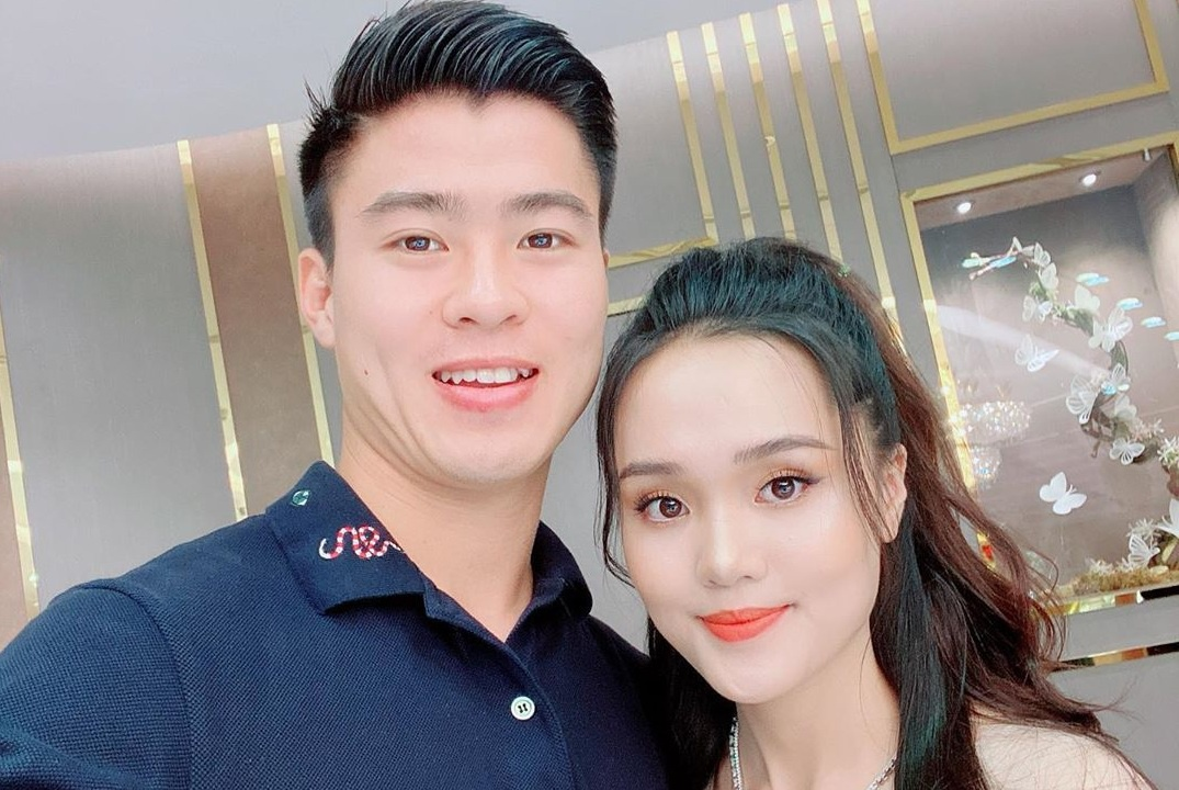 Ban gai Duy Manh lam clip dap hop toan hang hieu dat do hinh anh