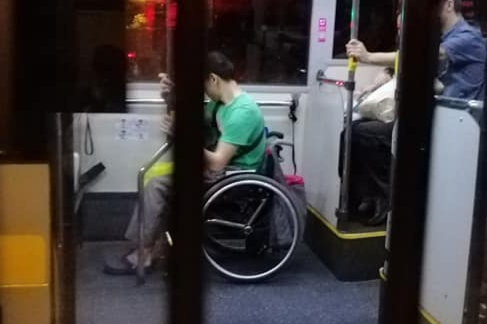 Shipper khuyet tat bi huy don sau 2 tieng giao do an bang xe lan hinh anh