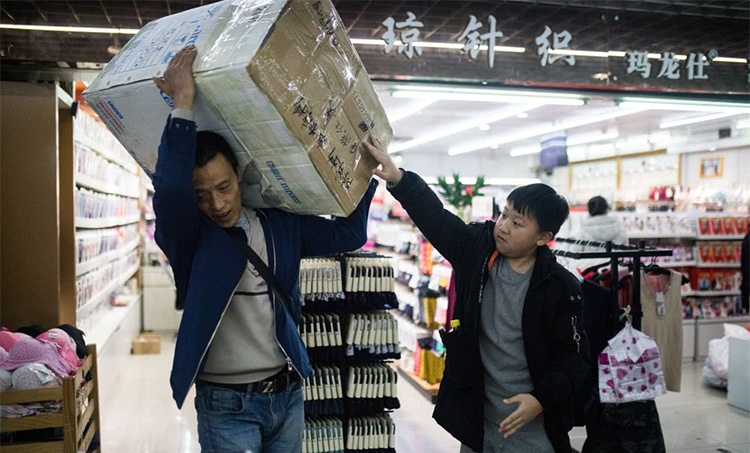 nguoi cha boc vac anh 5