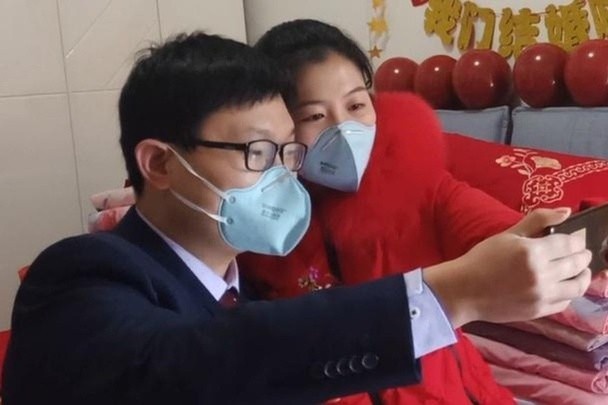 Trung Quoc giua dich corona: Hoc hanh, mai moi, ket hon deu online hinh anh