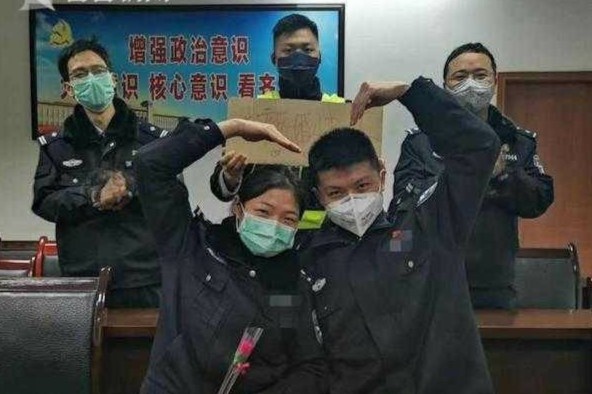 Ket hon chop nhoang o don canh sat de tiep tuc nhiem vu chong corona hinh anh