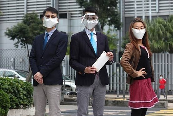 Chuyen gia Hong Kong huong dan tu lam khau trang giay phong corona hinh anh