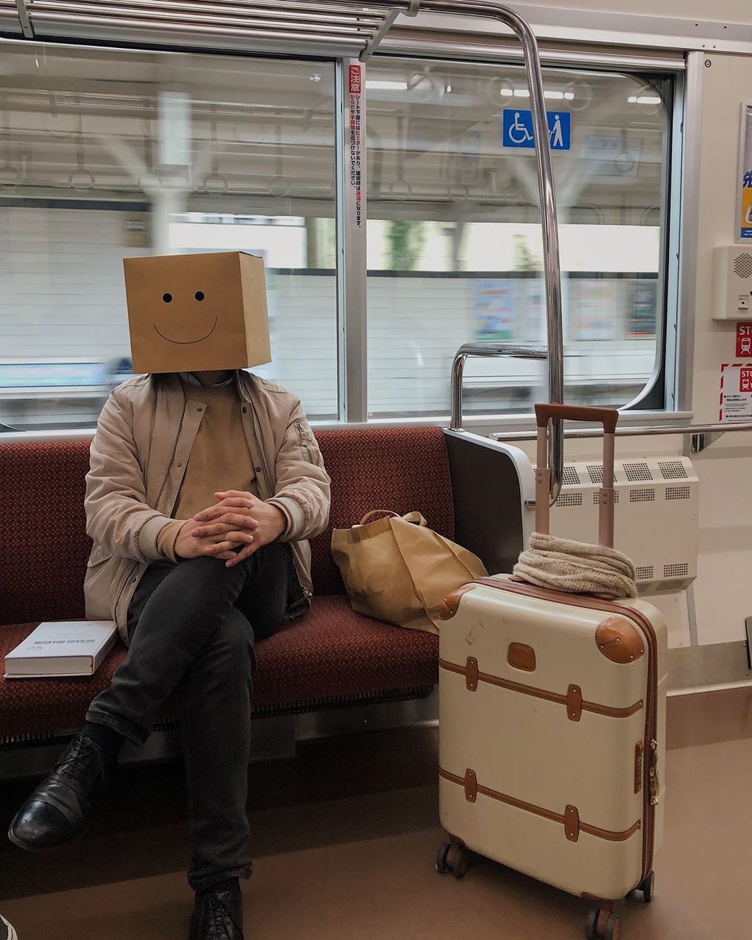 He Always Smile tro lai anh 2