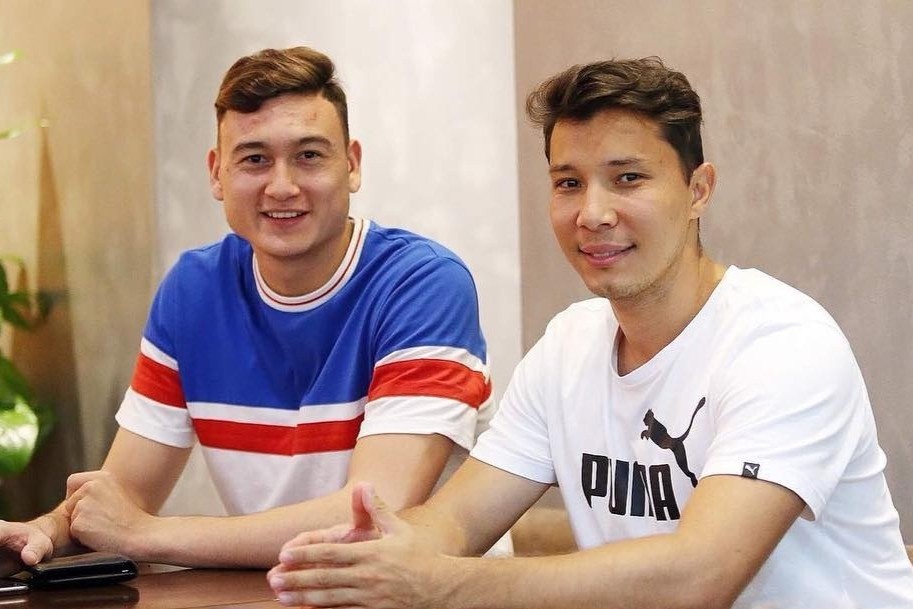 Van Lam cung ban gai nau an, tien HLV the luc rieng ve Nga hinh anh