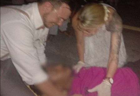 Video co dau, chu re cham soc nguoi bi tai nan tren duong hinh anh