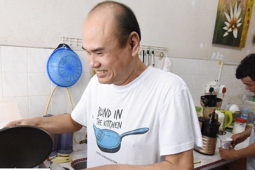 Cuu ky su mu tu cat dung vlog nau an hinh anh