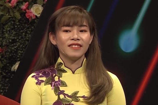 Co gai ke moi thu deu co hai cai, bi me noi lon len lay hai chong hinh anh