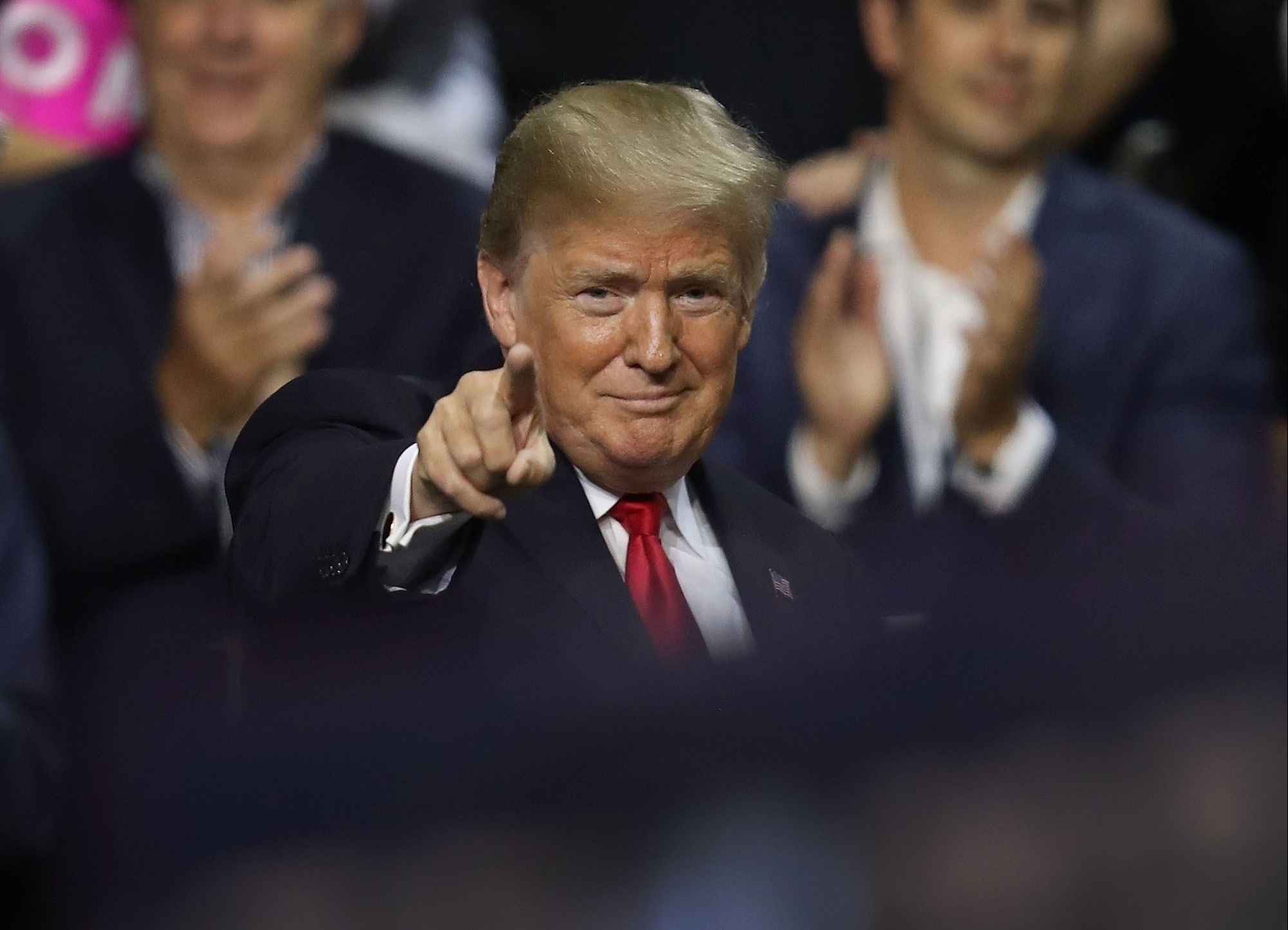 Cach gioi sieu giau My tron virus corona hinh anh