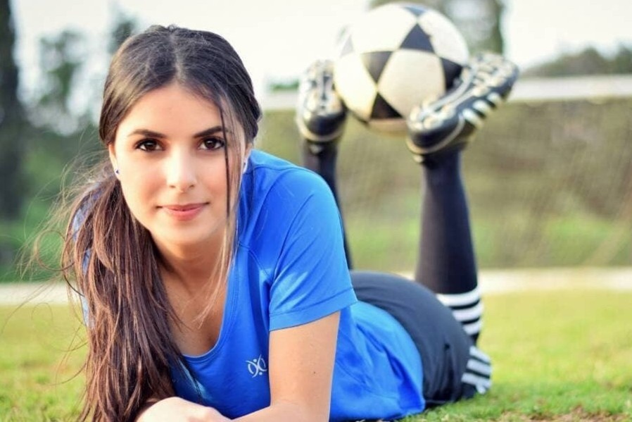 Nu trong tai bong da dau tien cua Syria hinh anh