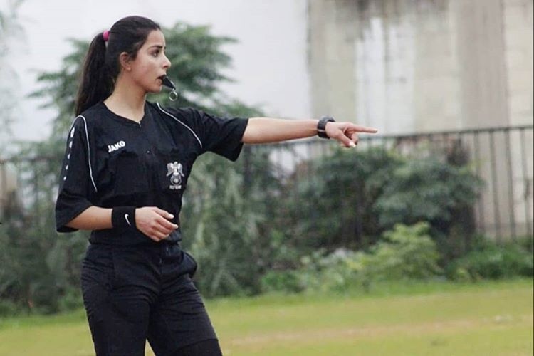 nu trong tai bong da anh 2