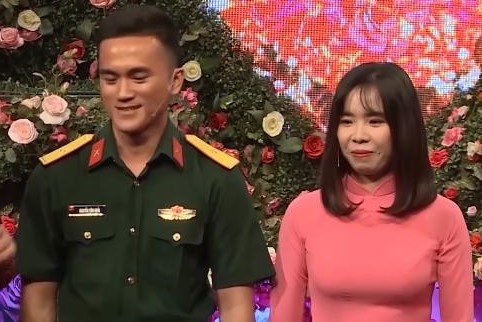 Co giao ke quyet lay chong quan nhan vi 'qua cuong' hinh anh