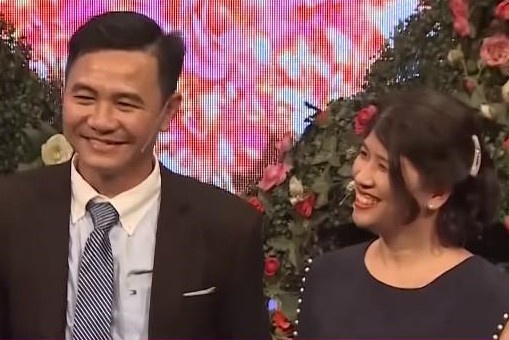 Ong bo don than the 'mai yeu em' khi to tinh co hieu truong hinh anh