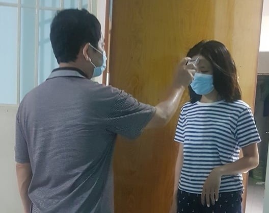 Dan chung cu TP.HCM dang cach ly: 'Cu binh tinh, ai o yen cho nay' hinh anh