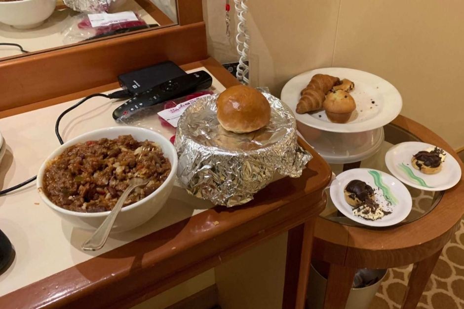 bua an trong khu cach ly anh 5