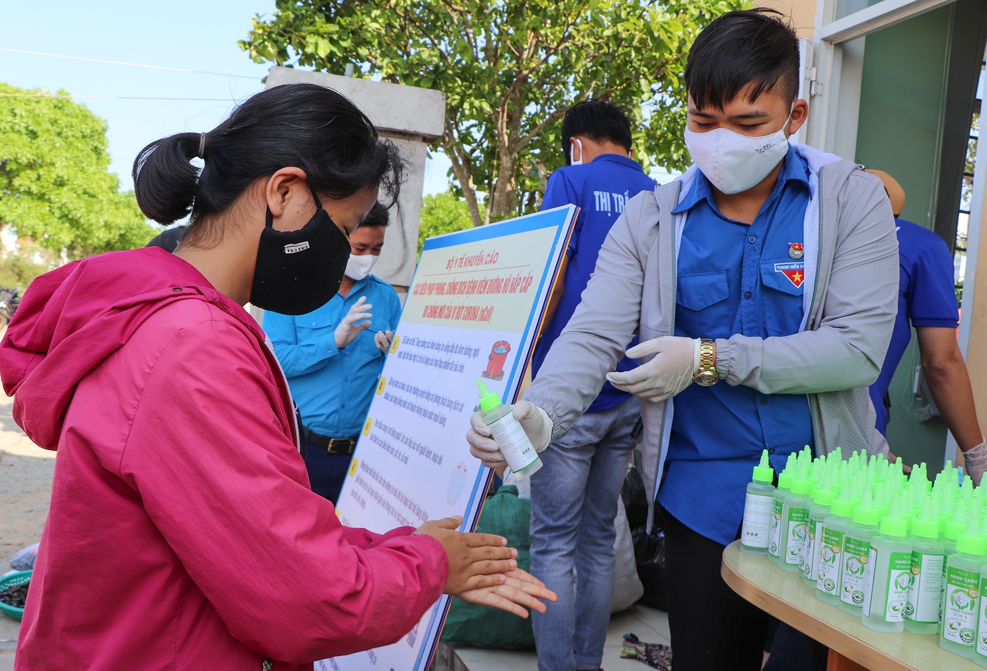 ung ho chong dich anh 6