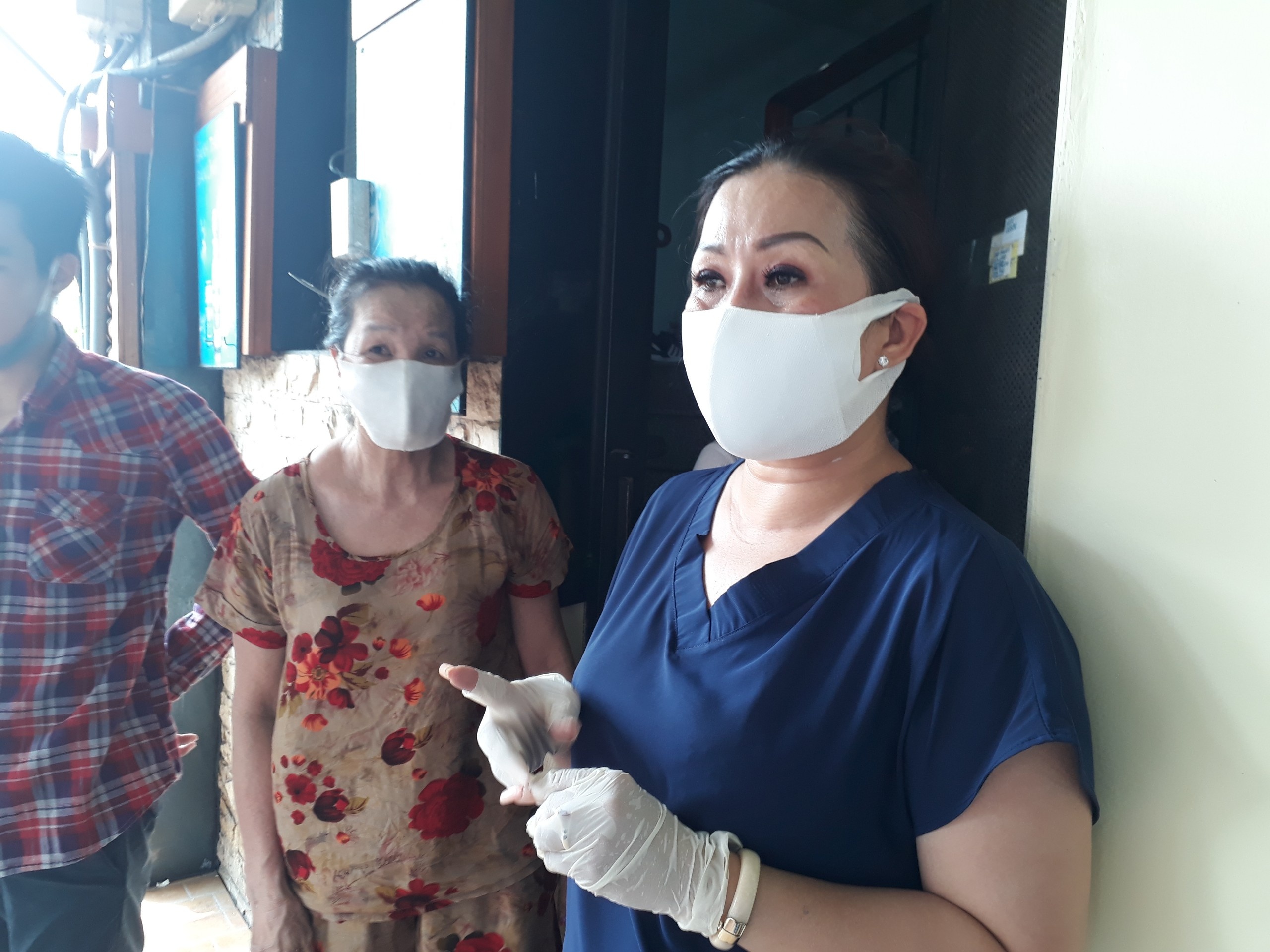 tang qua cho nguoi ngheo chong dich anh 2