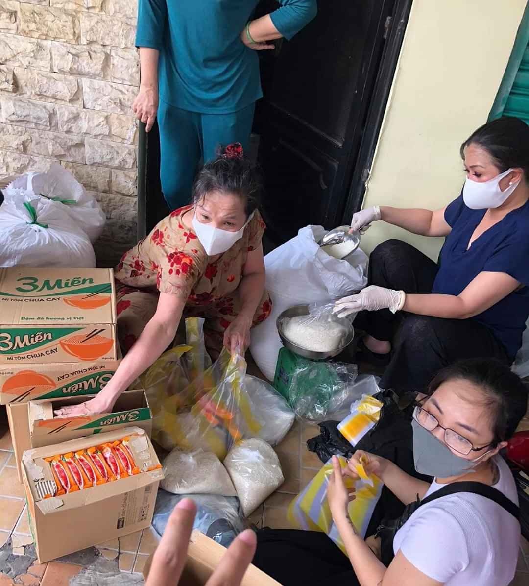 tang qua cho nguoi ngheo chong dich anh 3