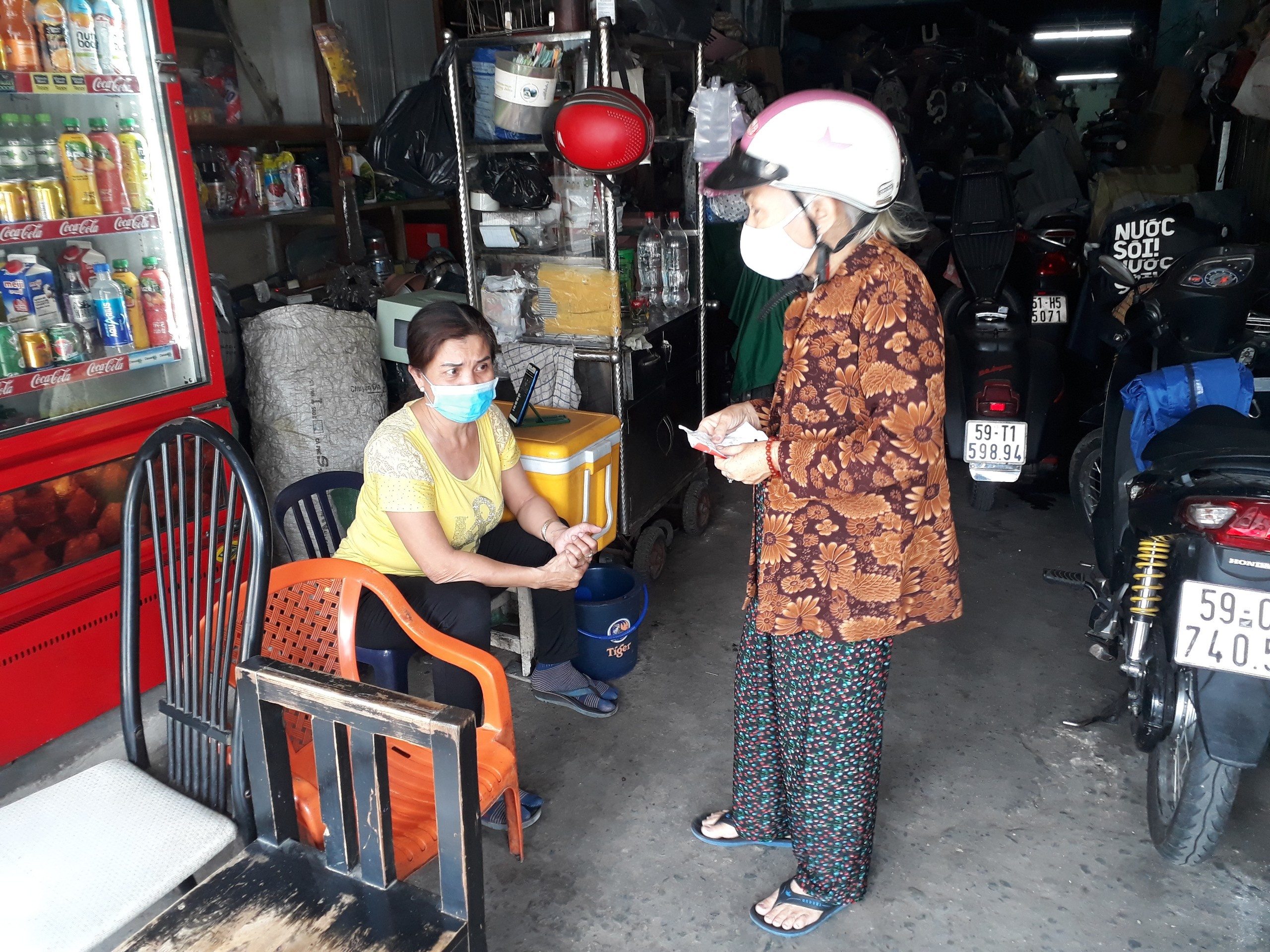 phát quà mùa dịch ảnh 2 phat qua mua dich anh 2