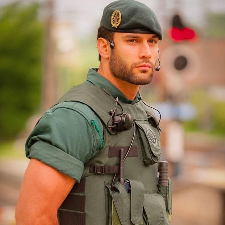 hot boy quan nhan anh 1