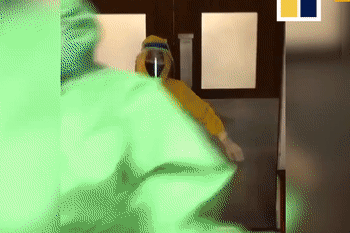 Y ta Philippines hoa than thanh Teletubbies bang do bao ho tu che hinh anh