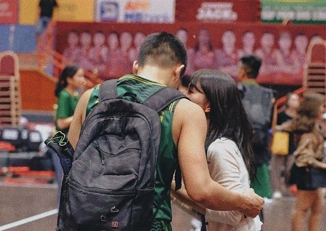 Man Tien khoe anh ben ban trai moi, la hot boy bong ro quen mat hinh anh