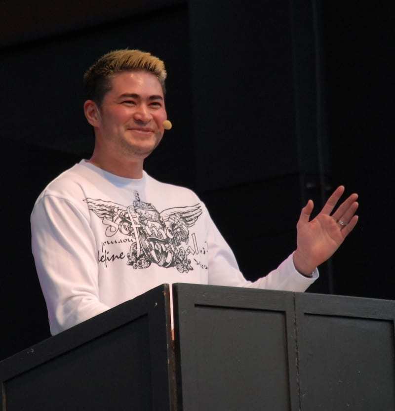 nguoi dan ong mang bau anh 3