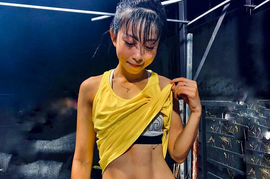 Hot girl taekwondo luyen vo tai nha, giu co bung va than hinh san chac hinh anh