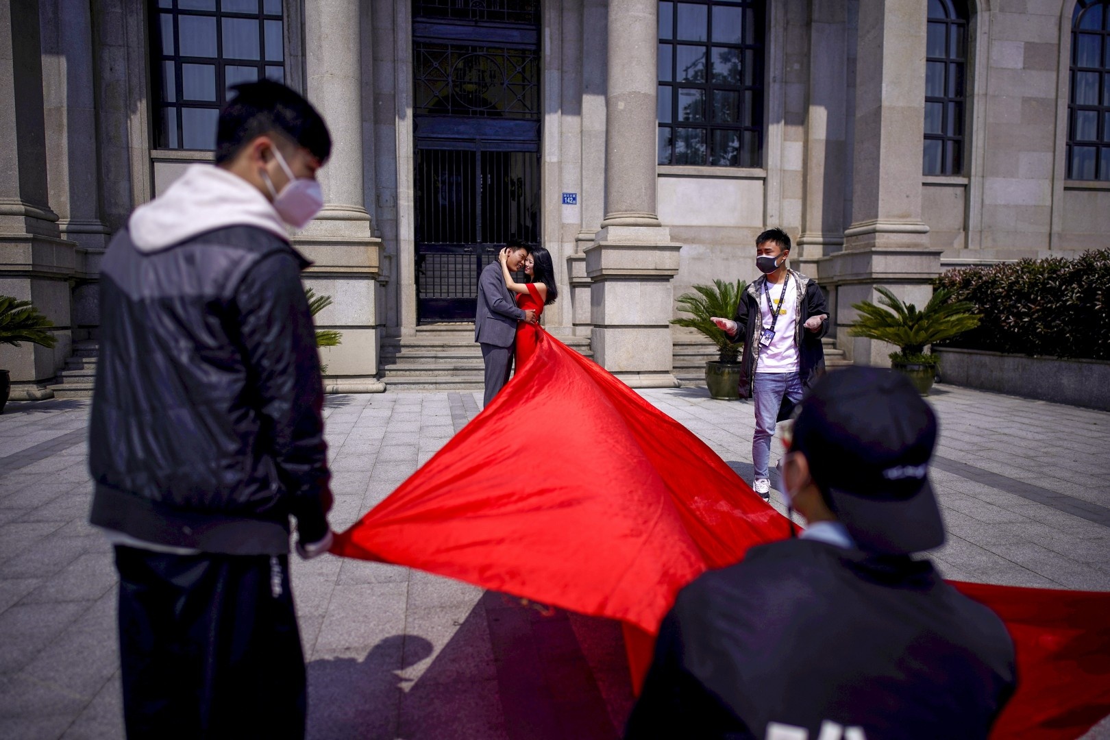 dam cuoi hau phong toa anh 1