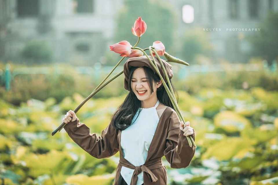 Hot girl dong phuc anh 5