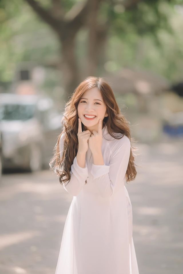 Hot girl dong phuc anh 3