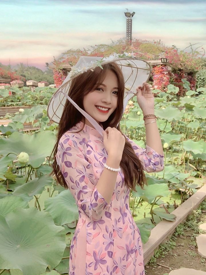 Hot girl dong phuc anh 4