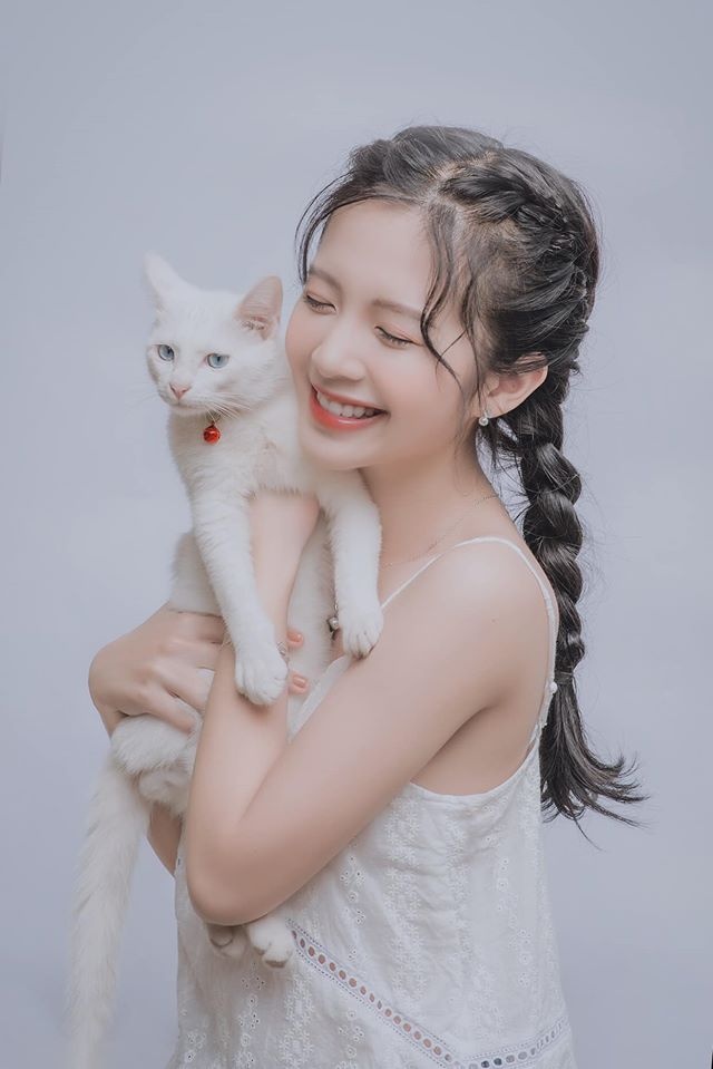 Hot girl dong phuc anh 7