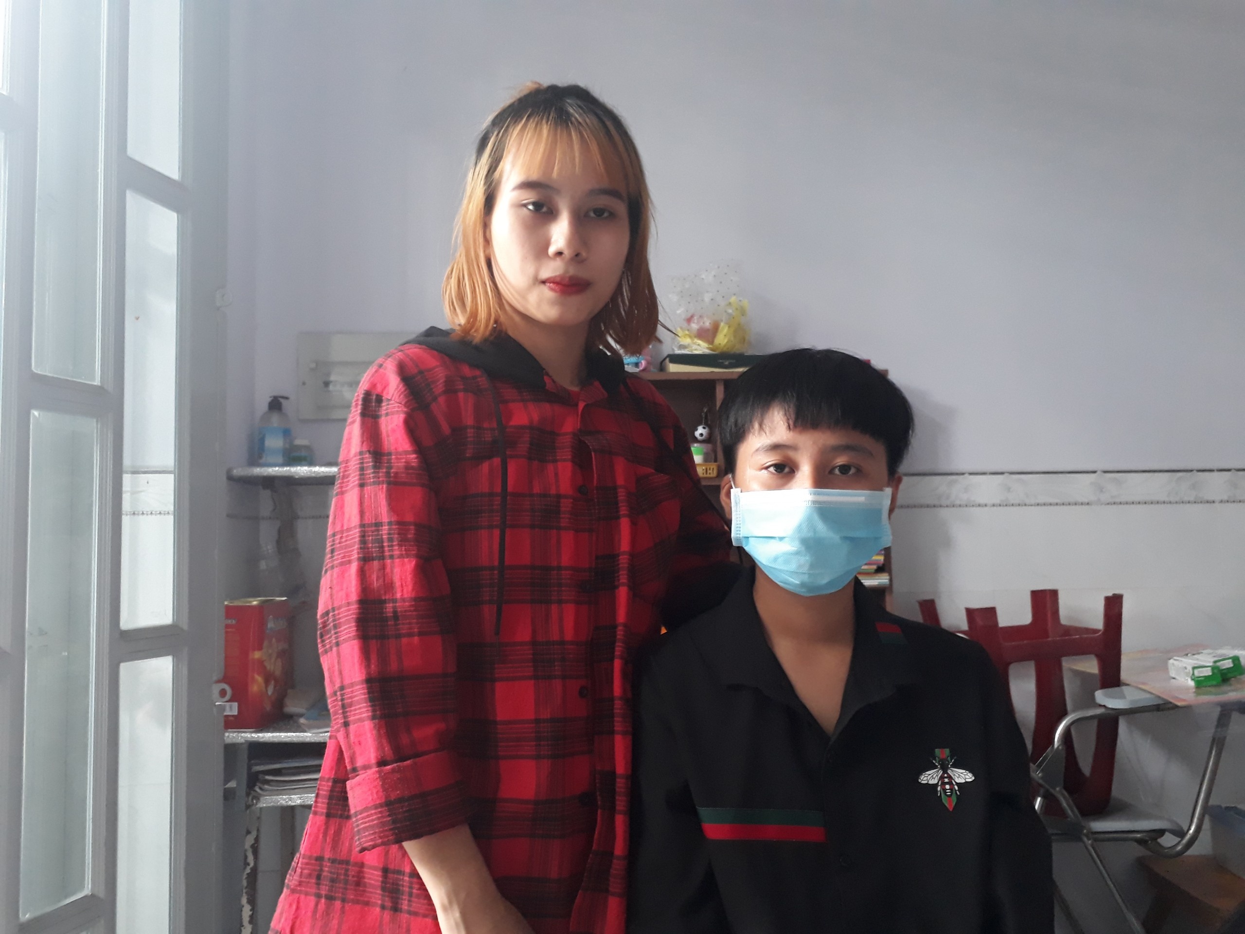 co gai tai ATM gao anh 2