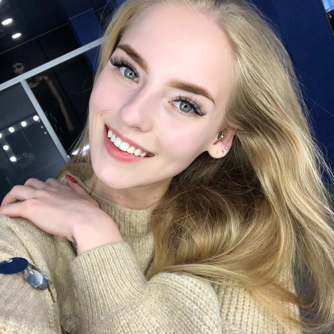 hot girl co giao anh 2