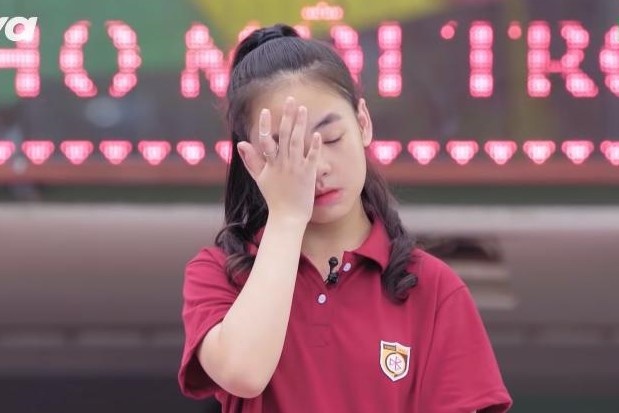 Nu sinh lang nguoi khi nghe ban than thua nhan noi xau minh sau lung hinh anh