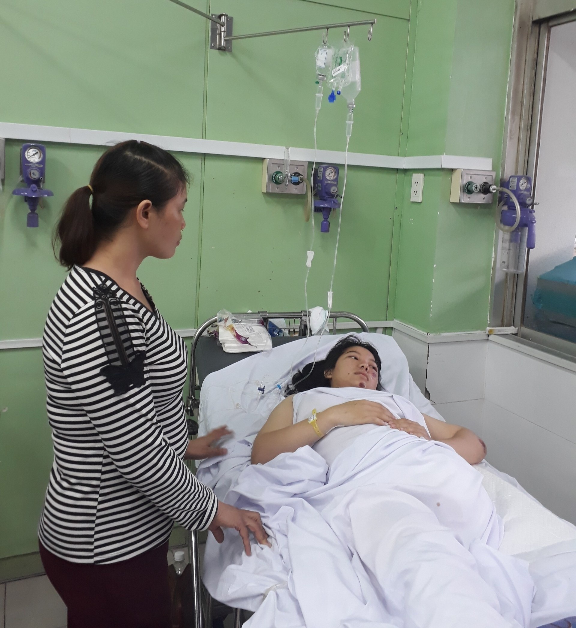 nu sinh mat chan vi tai nan anh 2