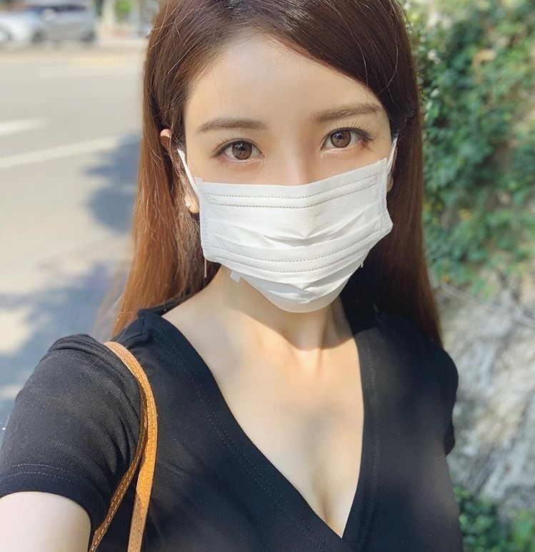 hot girl deo khau trang anh 1